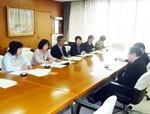 1世田谷区の小児医療費助成制度と調布市のこども家庭支援センターを視察しました